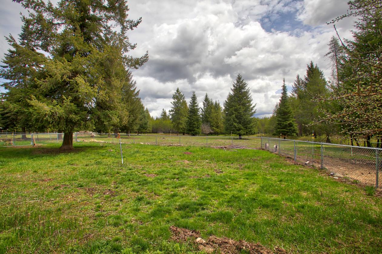 !0 Acre Horse Property with Country Home in Rathdrum N... Rathdrum