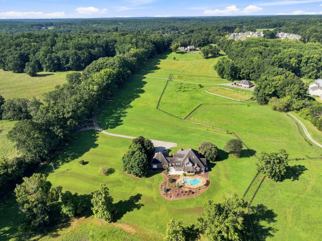 Luxury Estate Home 23 acres Lake Barn Pasture - photo 5