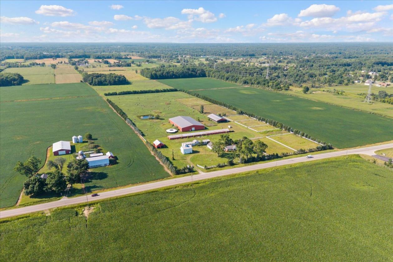 ST. CLAIR - 40 ACRE - 27 STALL - INDOOR ARENA - photo 19