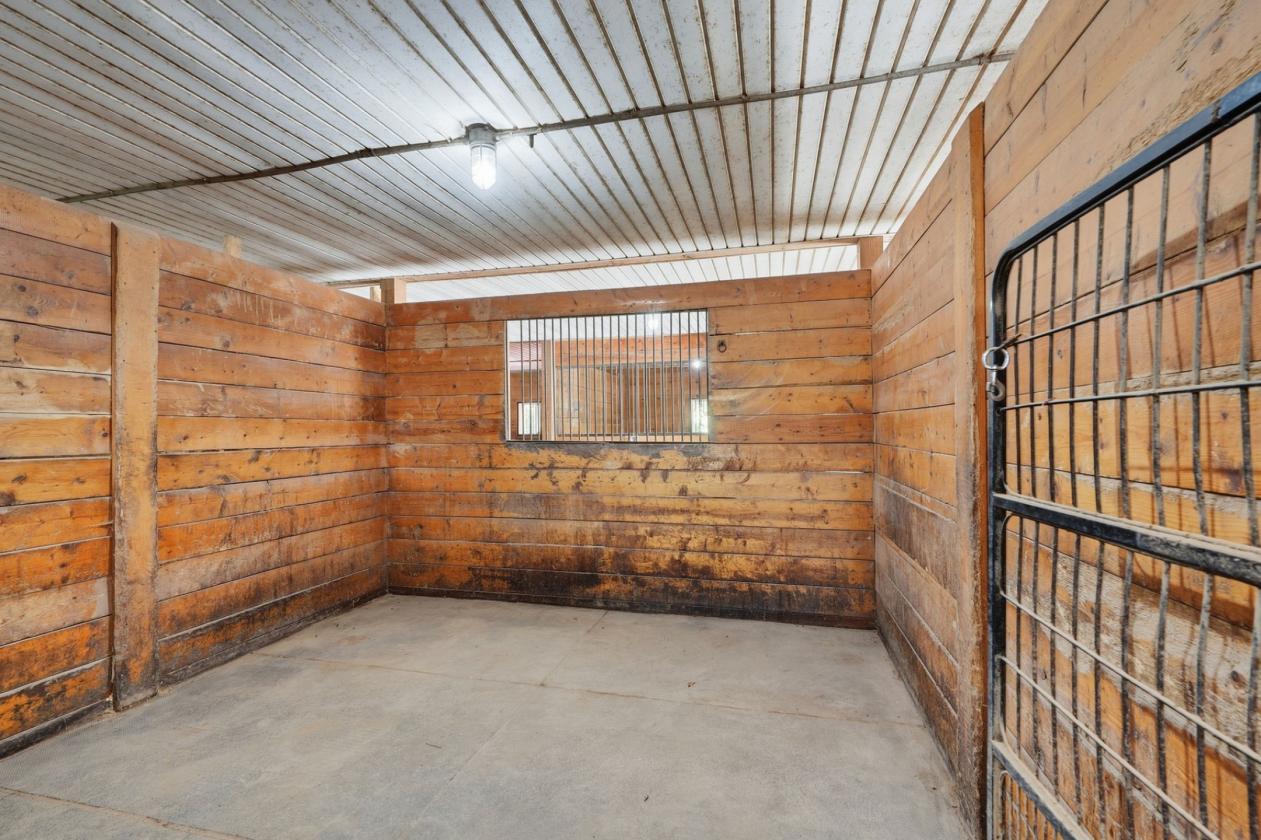 Equestrian Estate with indoor and outdoor arenas - photo 19