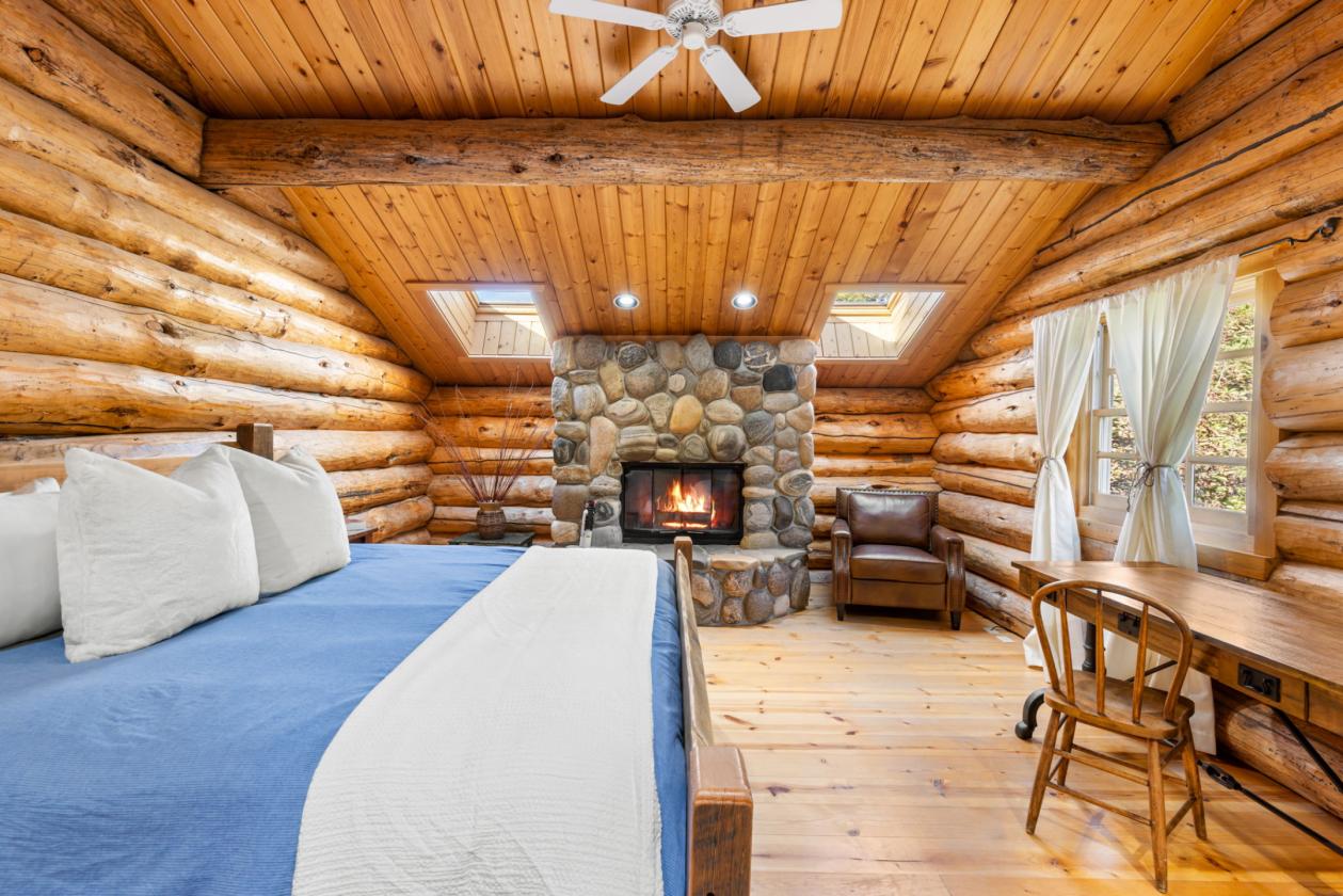 Mountain cabin with pasture and views - photo 16