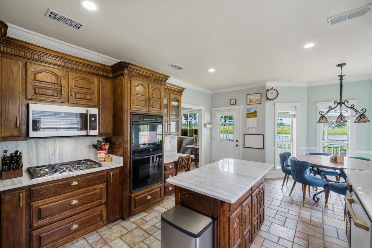 Extraordinary Multi-Generational Estate - photo 17