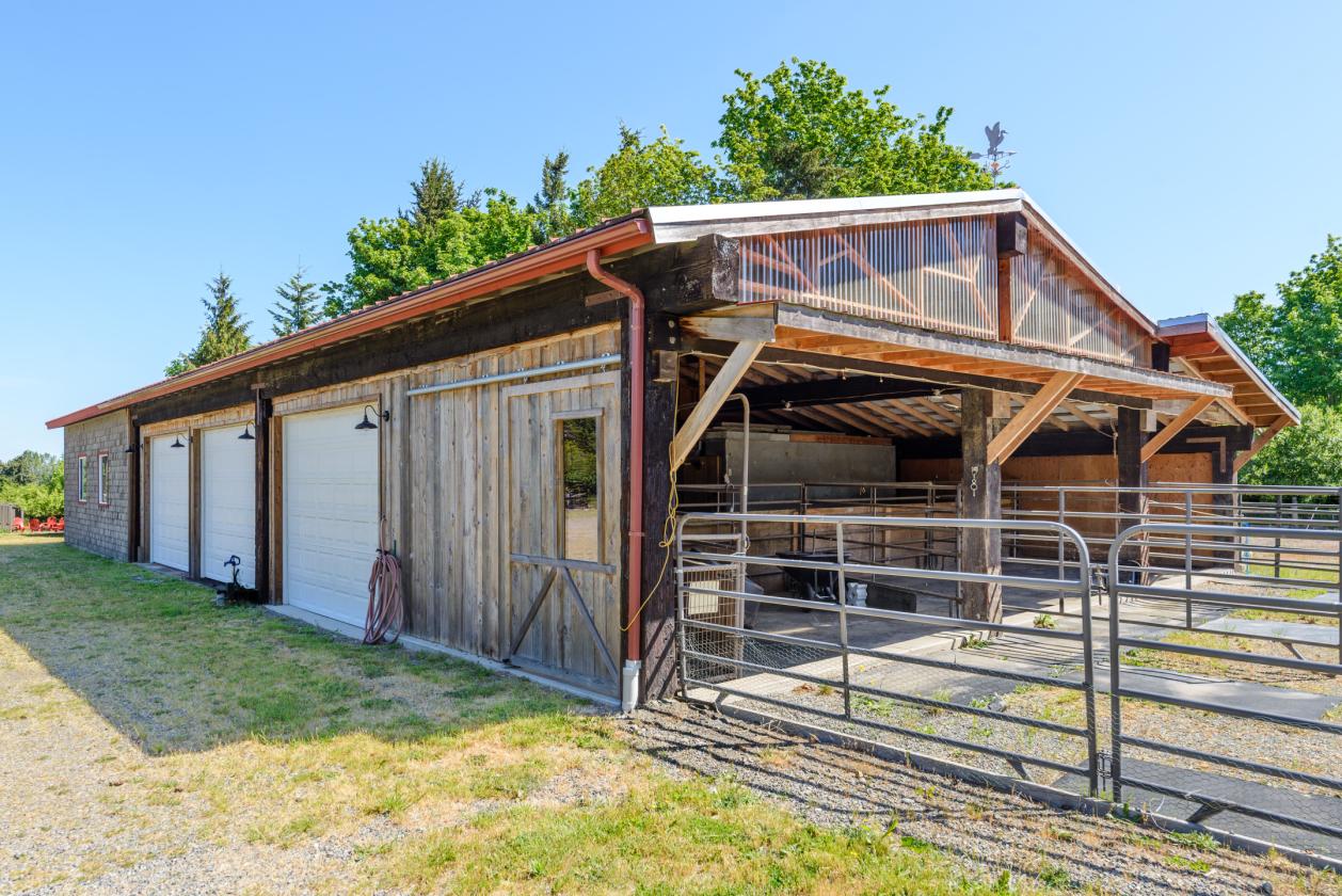 Luxury Equestrian Estate w/Beautiful Water Views - photo 20