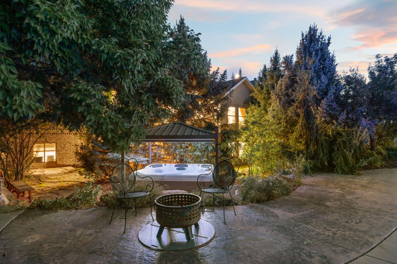 Exceptional 5+ Acre Equestrian Estate with Pool - photo 9