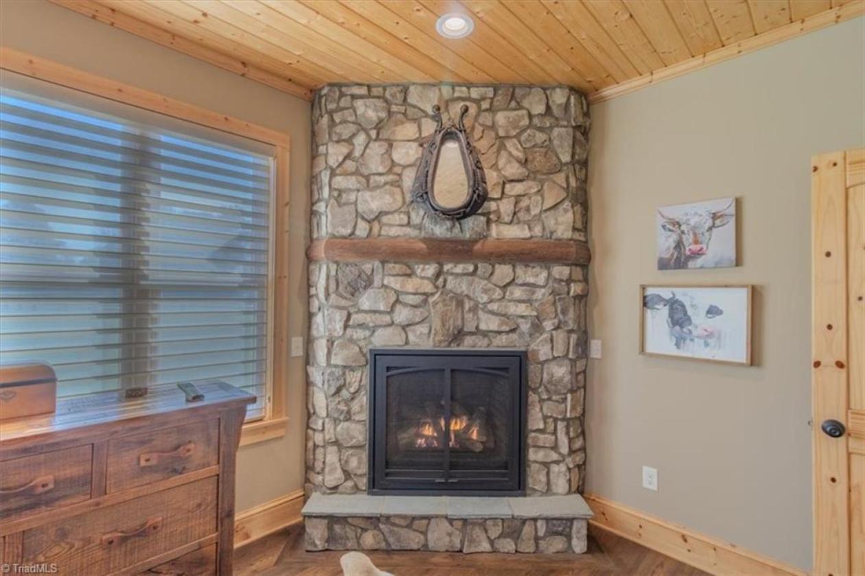 Luxury equestrian farm with custom home - photo 10