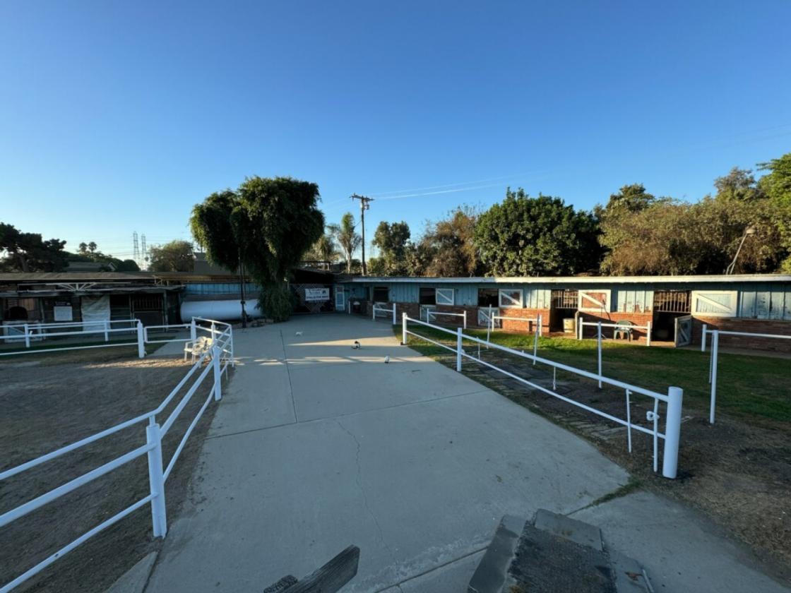 CUSTOM HOME, STABLES+ARENA & RIVER TRAIL ACCESS - photo 9