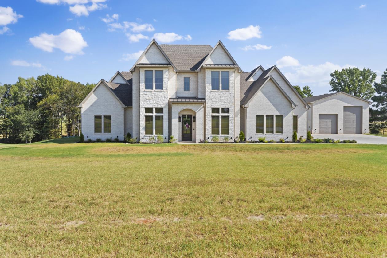 Luxury Horse Property on 5 Acres - photo 2