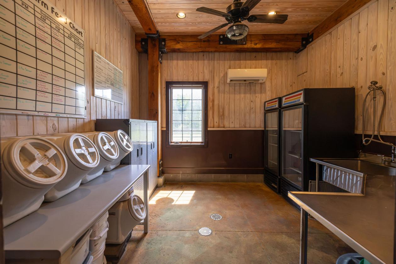 Premier Custom-Designed Equestrian Estate - photo 26