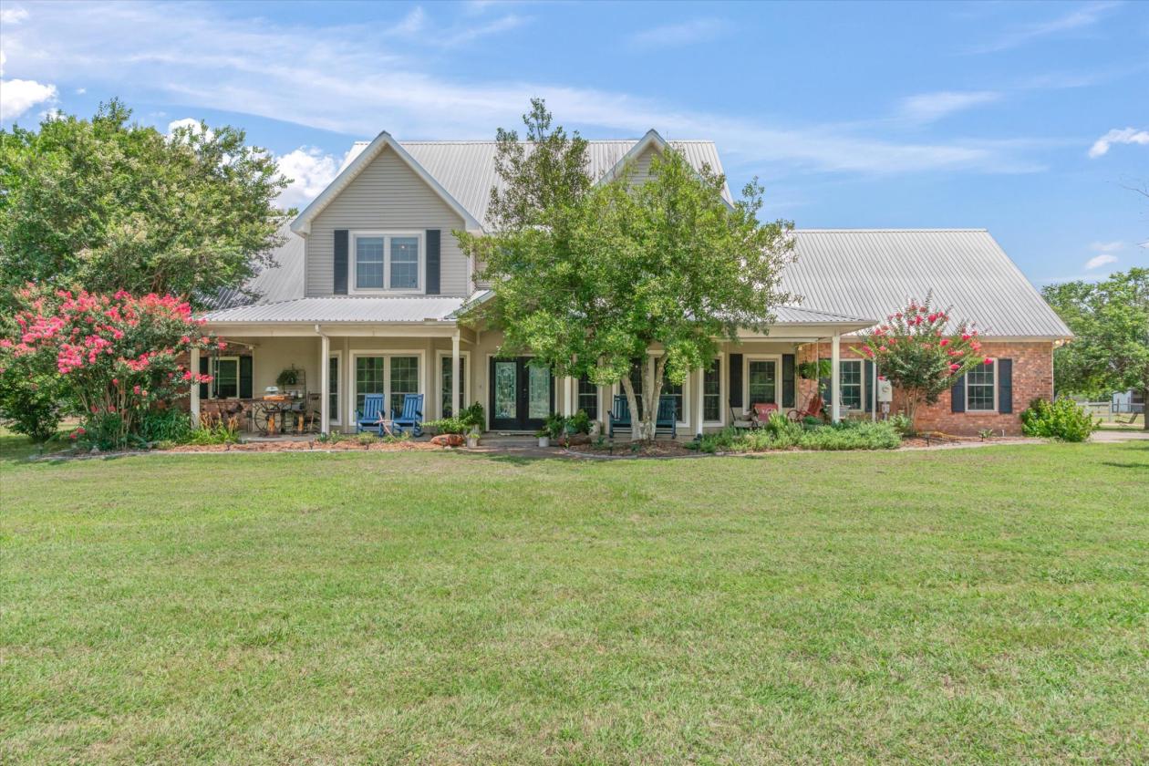 Exceptional 15-Acre Equestrian Estate - photo 2