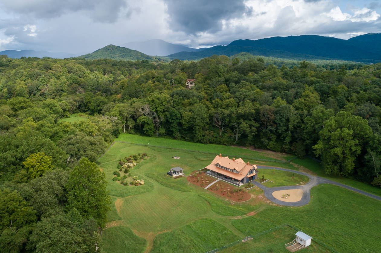 Cane Creek valley 15 minutes to Asheville Fletcher
