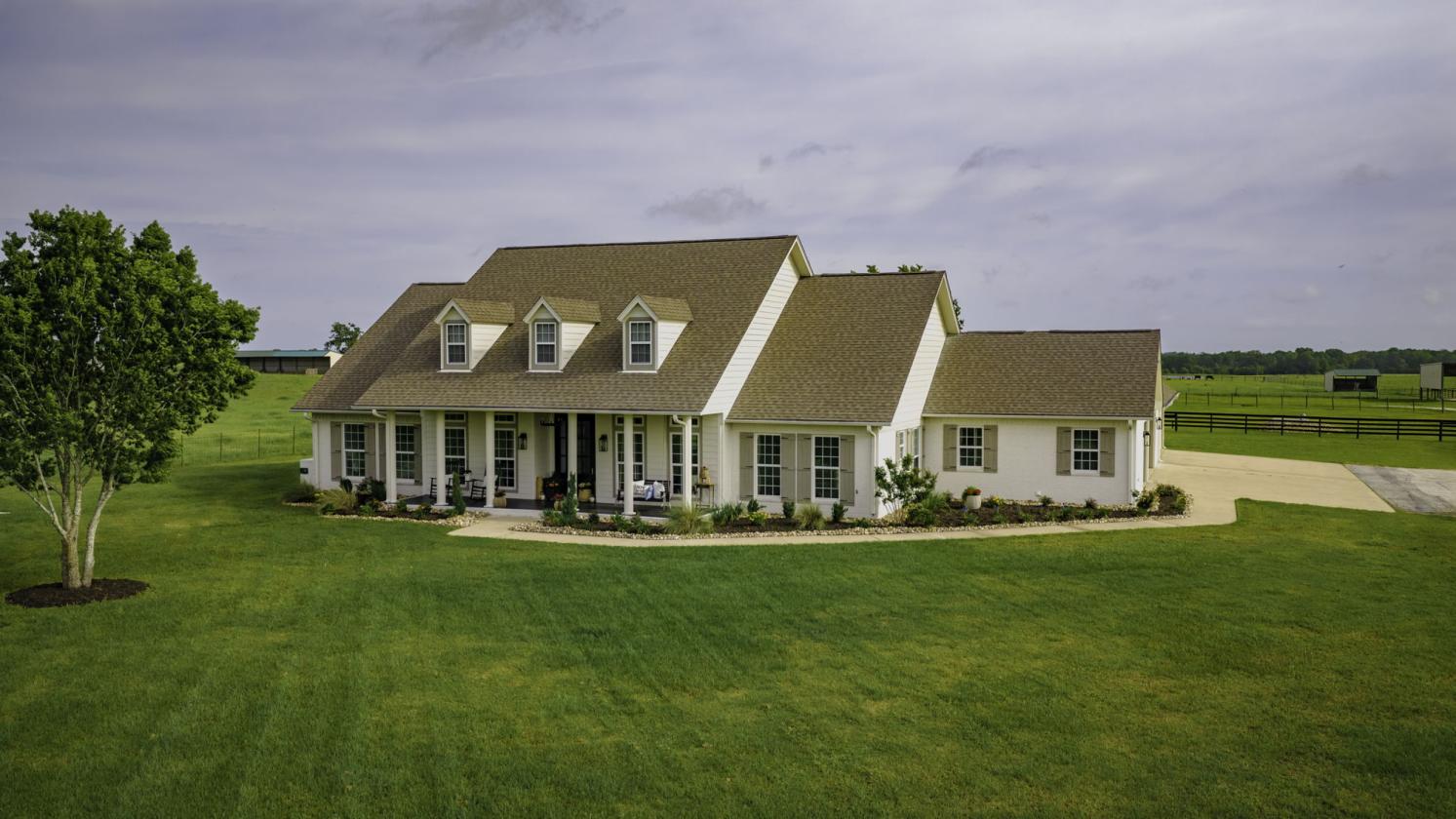 Premier Property with Luxury Home, Barn, and Arena - photo 1