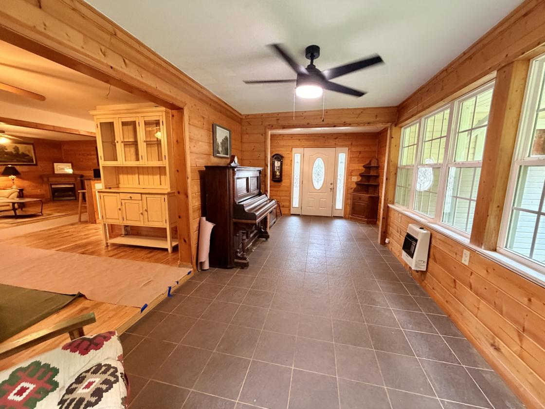 Custom Home On 271.28 Acres - photo 7