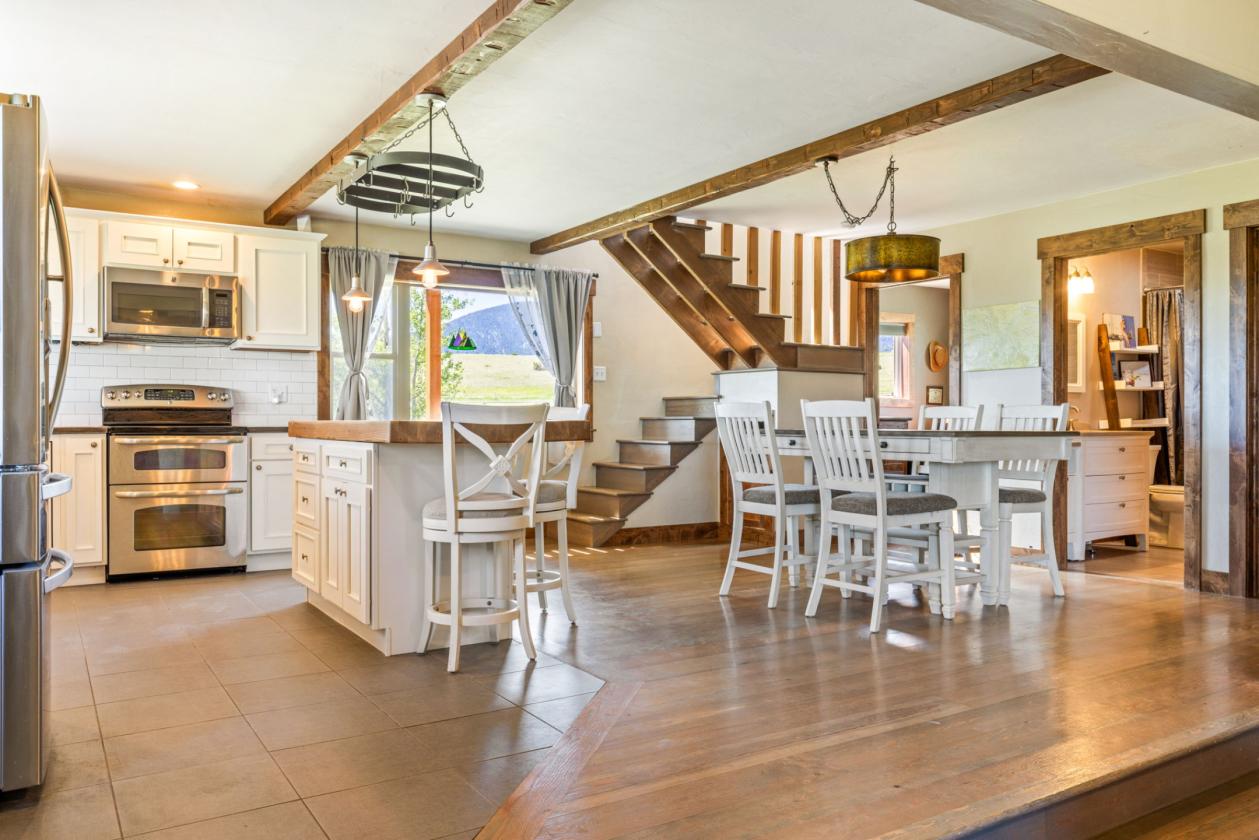 Home, ADU, Barn, 10 acres and Million Dollar views - photo 6