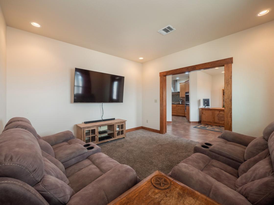 Contemporary Luxury Meets Wide-Open Spaces - photo 6