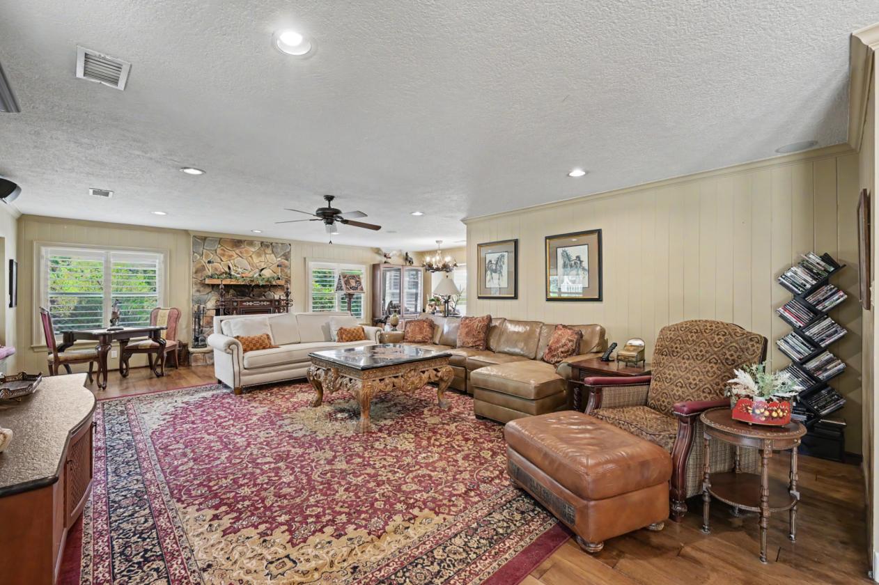 Private Equestrian Estate with guest house - photo 13