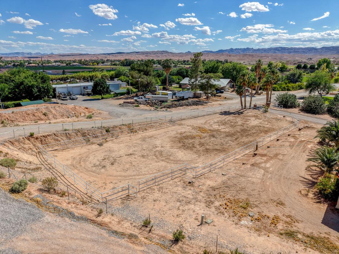 Custom Home, 2 Arenas, Barn, Orchard, WATER RIGHTS - photo 23