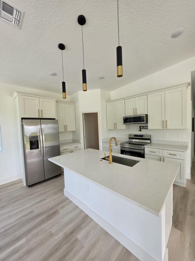 MODERN EQUESTRIAN RETREAT WITH SWEEPING PASTURE VI - photo 11