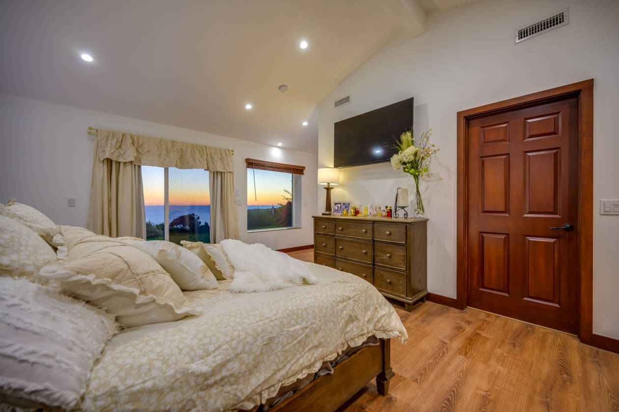 Panoramic Ocean View Luxury Equestrian Estate in Rancho Palos Verdes