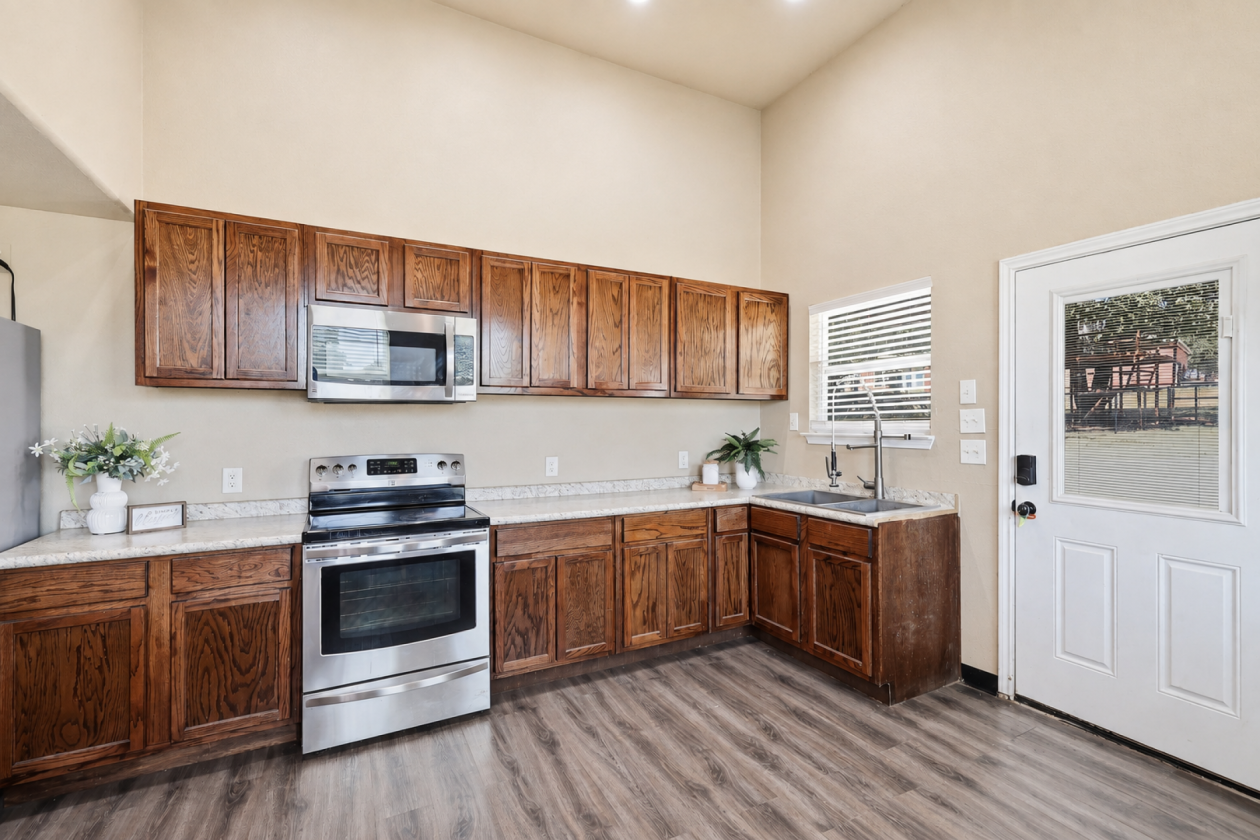 Texas Hill Country-Inspired Custom Home - photo 17