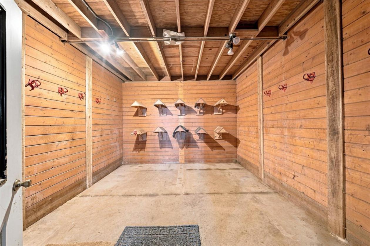 Turnkey 37 Acre Equestrian Estate & Indoor Arena - photo 11
