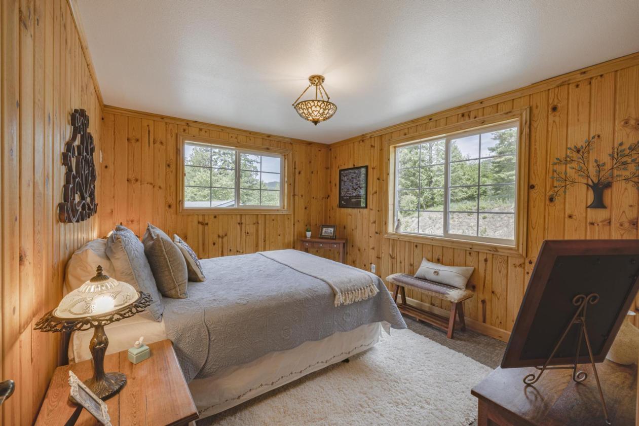 Stunning custom estate, bring your horses! - photo 18