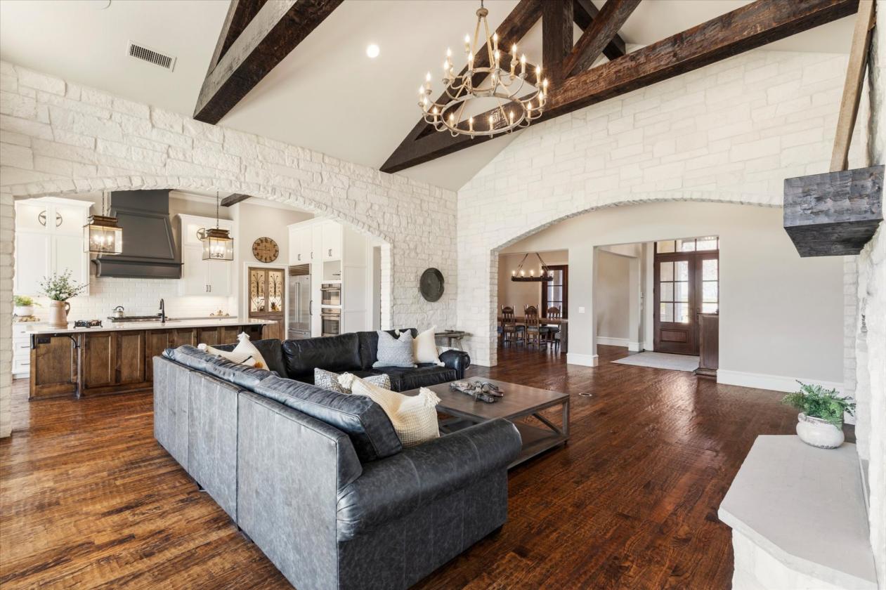 The perfect luxury home with privacy - photo 8
