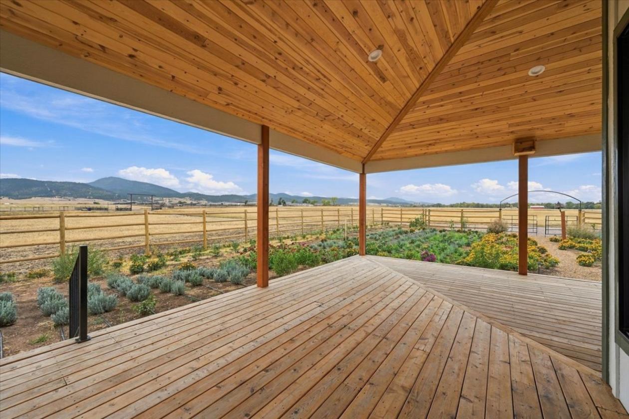 Bring Horses to gorgeous views and custom home! - photo 7