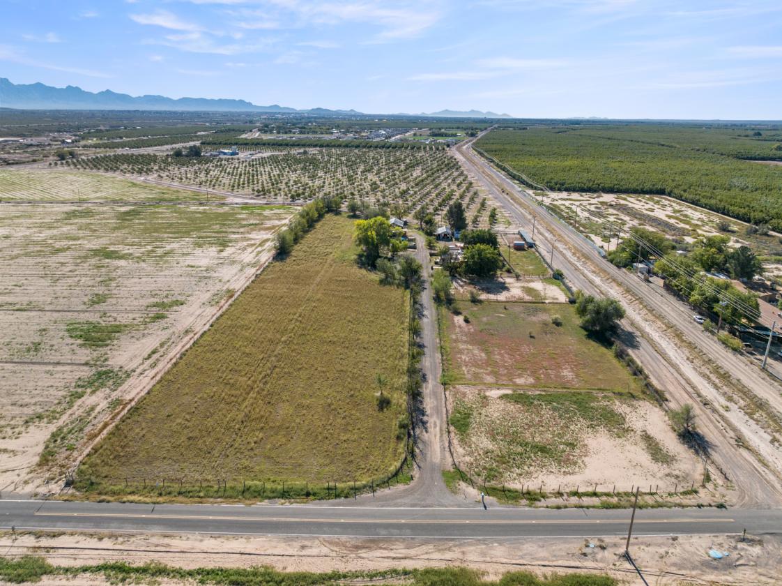 7 ACRE HORSE PROPERTY WITH THREE HOUSES - photo 4