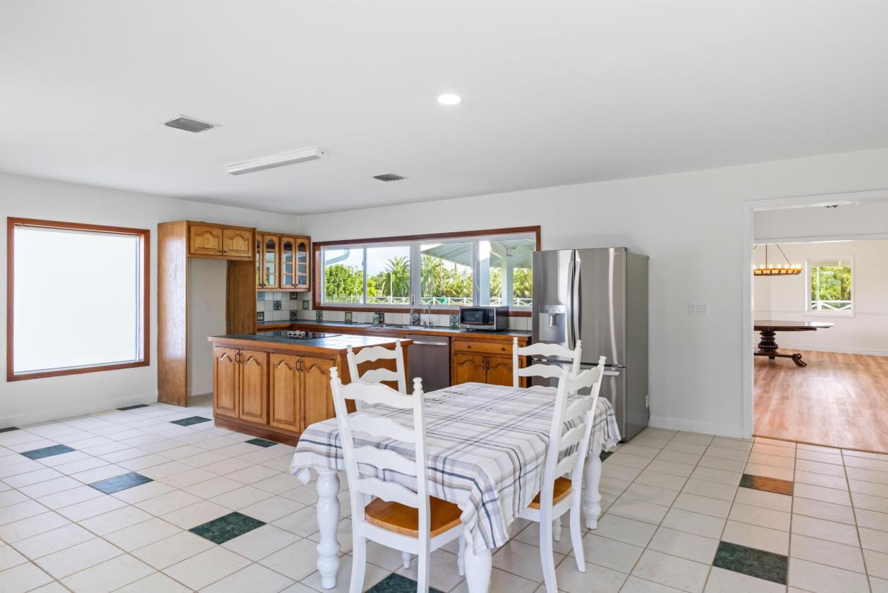 Luxury Home | 2-Stall Barn | Round Pen | Paddocks - photo 25