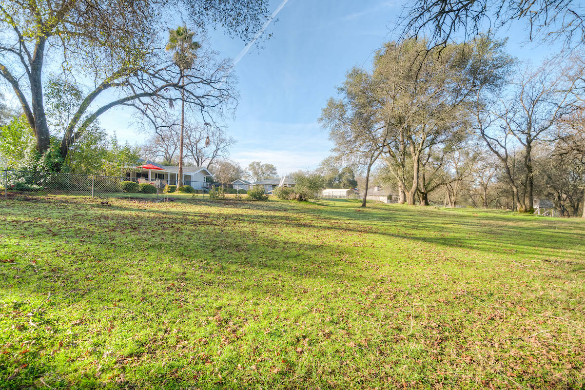 8.28 ACRES AND ROOM FOR THE HORSES!! Oroville, Butte County, California