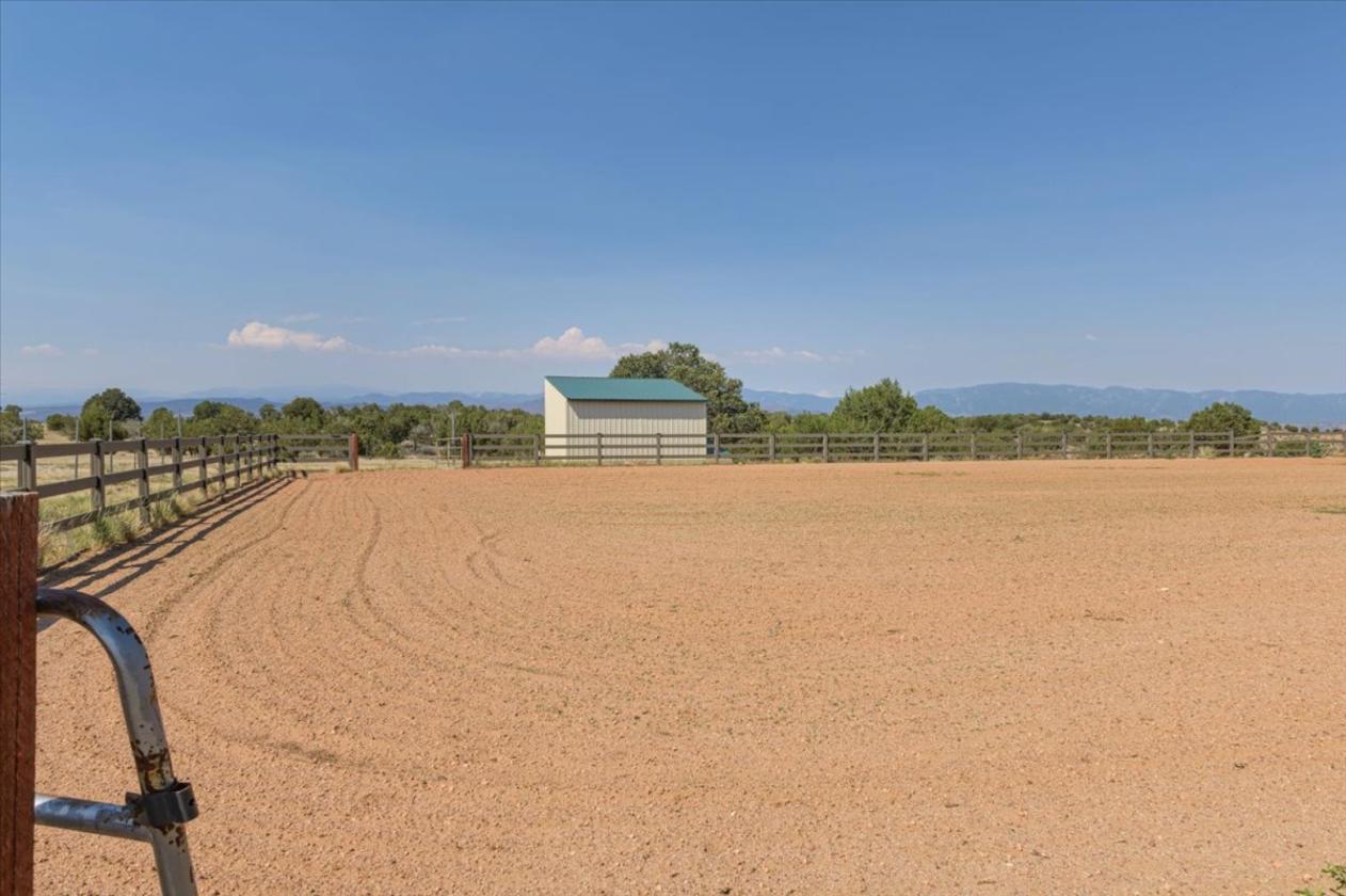 Pueblo ranch with 27,125 sq ft building - photo 28