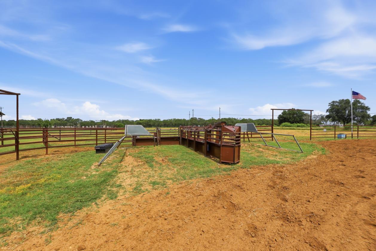 Turn Key Horse Property In South Central Texas - photo 12