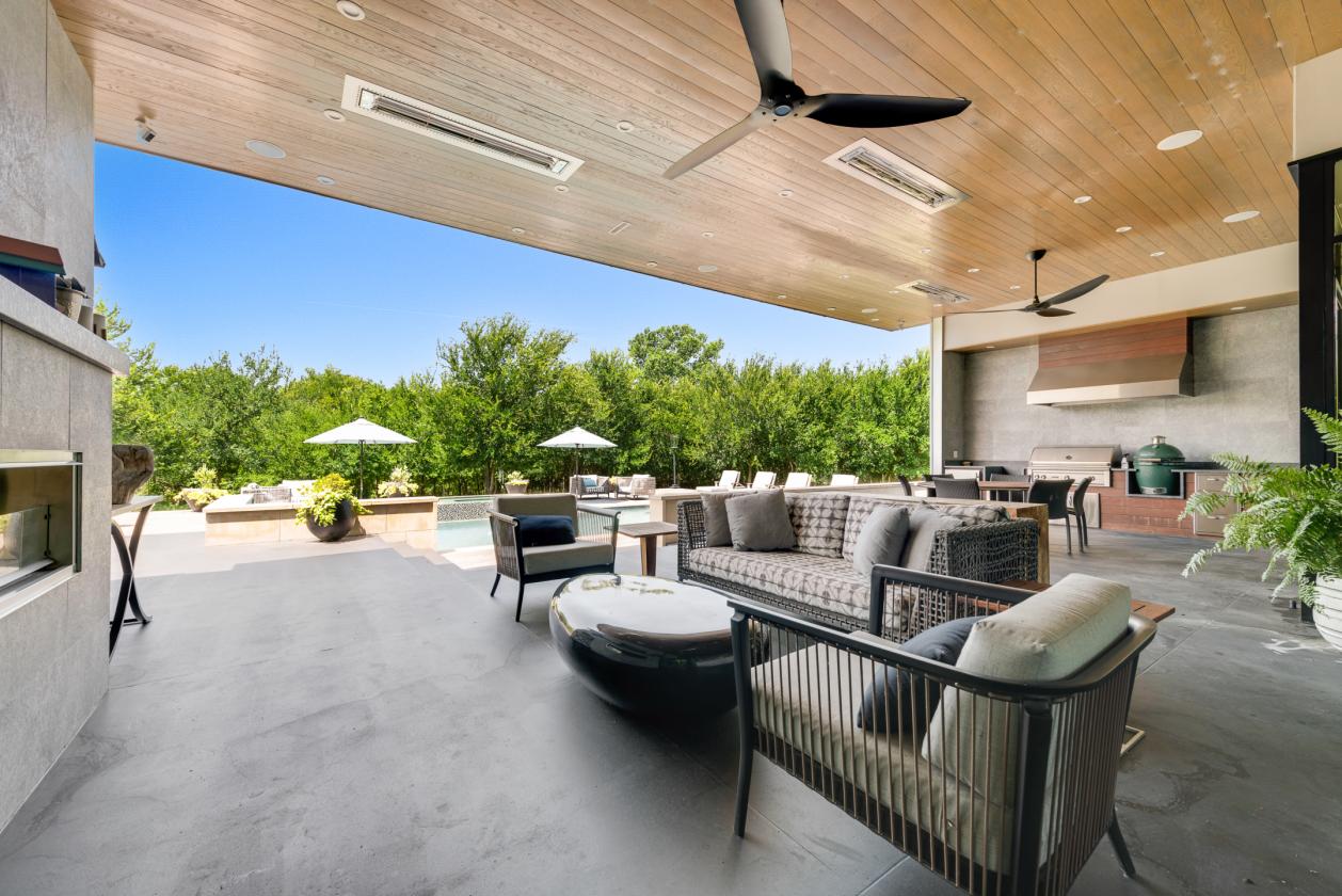 PRIVATE GATED MODERN ARCHITECTURAL ESTATE - photo 17