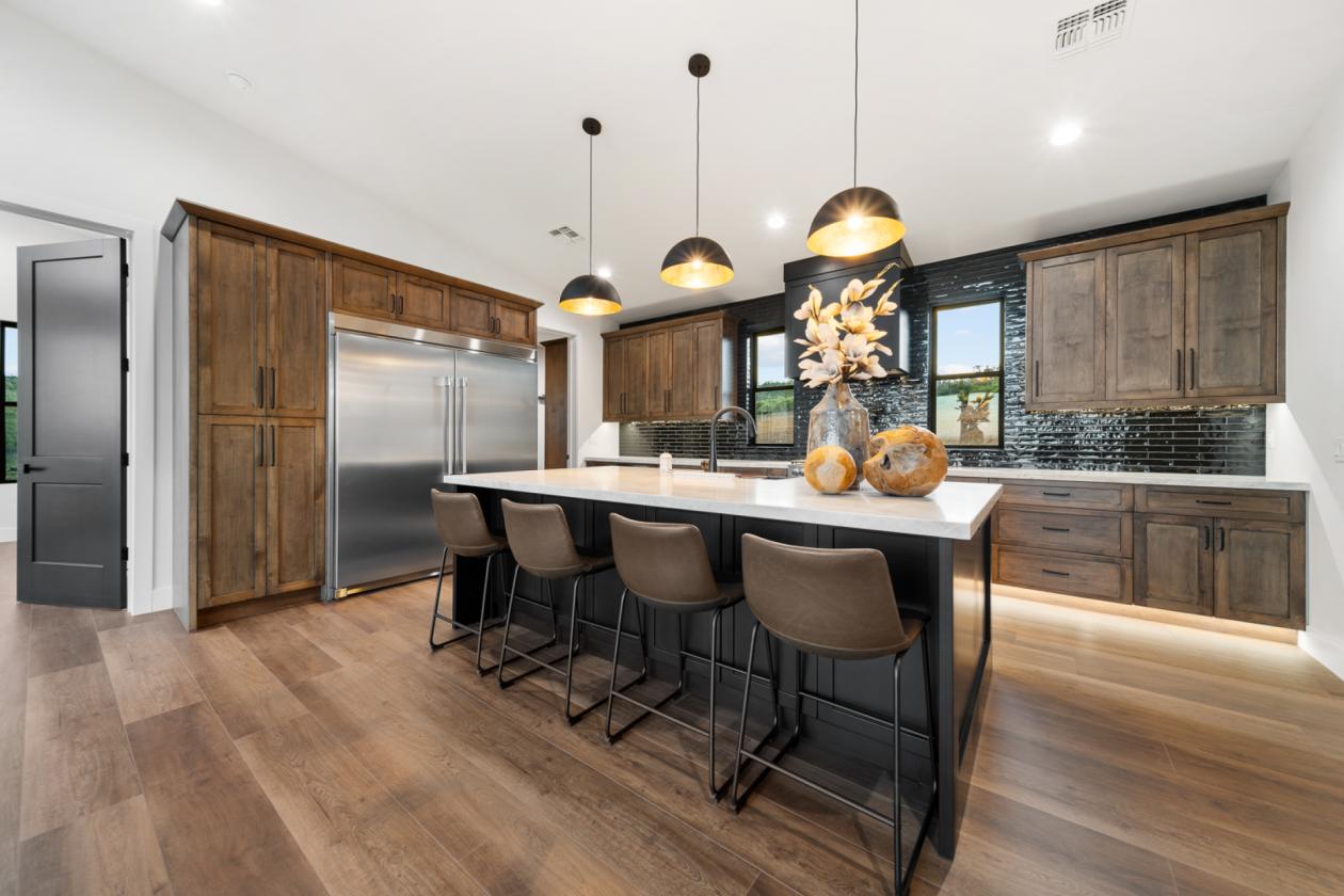 Brand New Luxury Build on 7.4 Acres - photo 6
