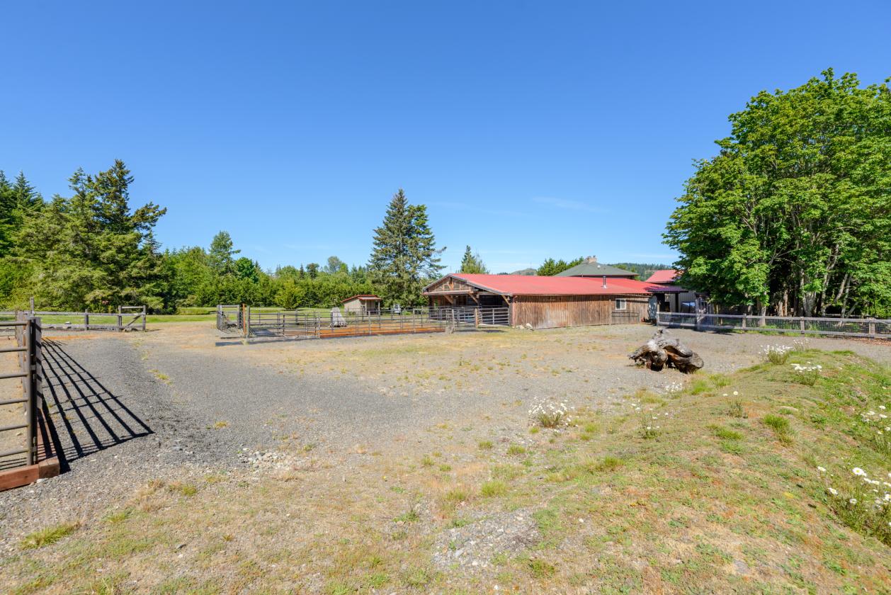 Luxury Equestrian Estate w/Beautiful Water Views - photo 25