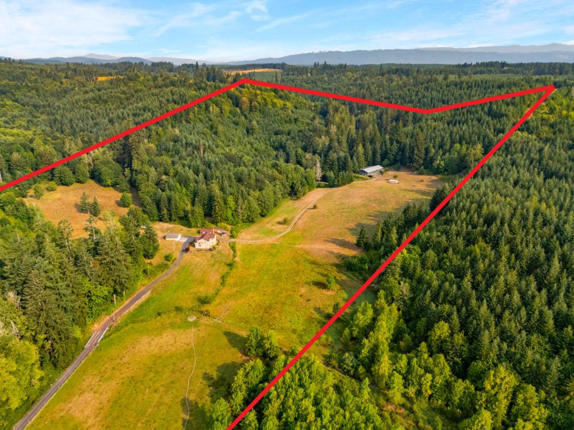 Pacific NW Secluded 75 Acre Homestead Ranch - photo 2