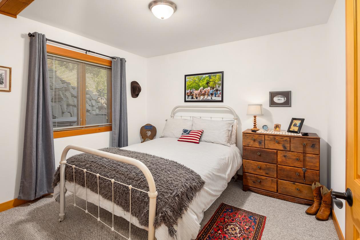 Where Mountain Living and Equestrian Dreams Come T - photo 22