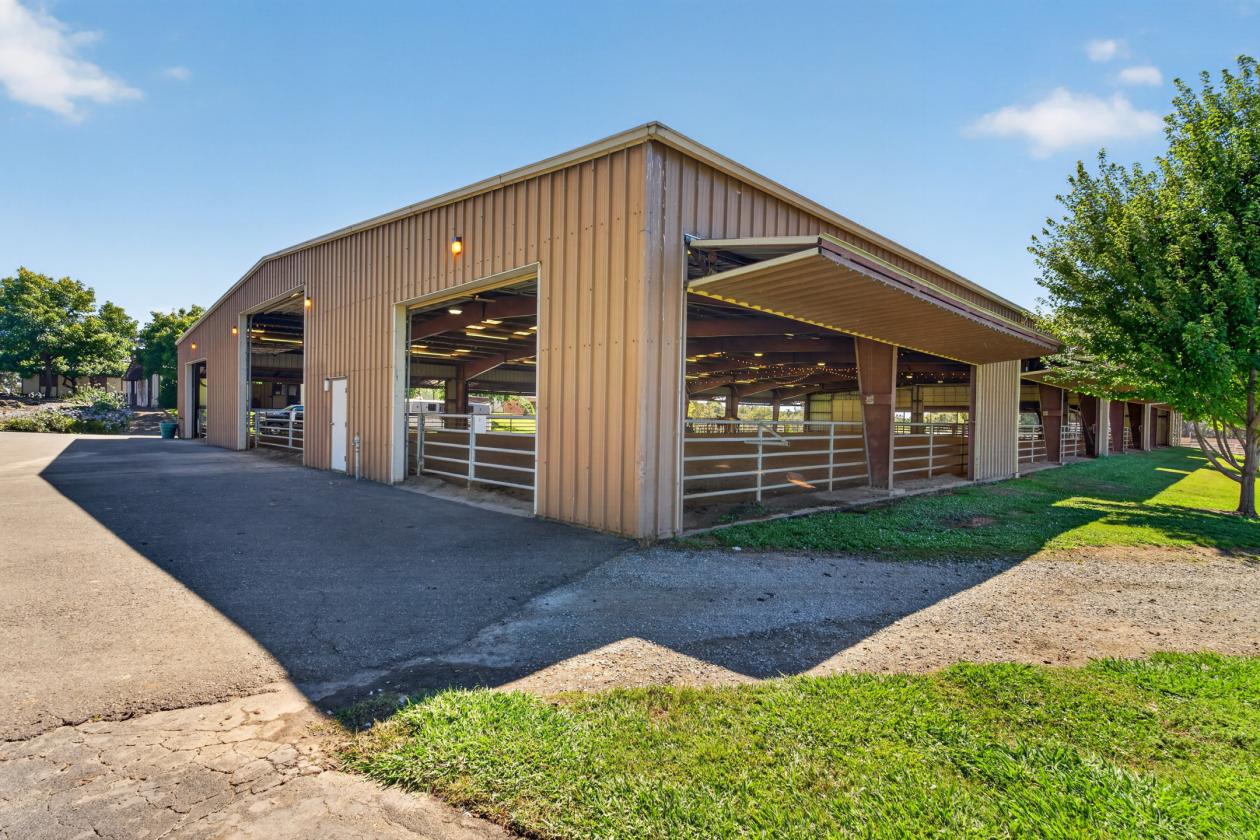 116-Acre Luxury Equestrian Estate & Vineyard - photo 7