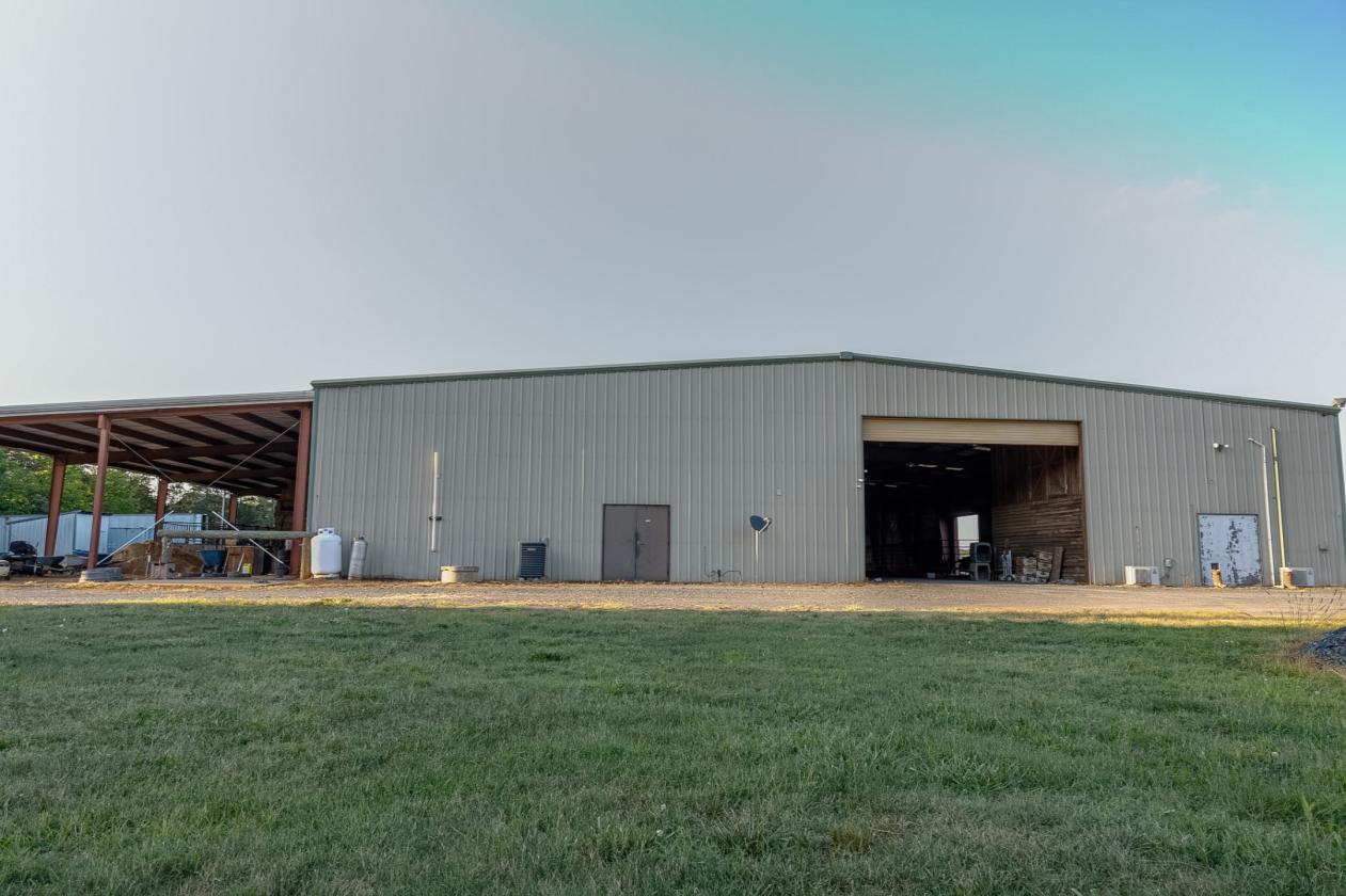 Heated Indoor 67 Acre Horse Training Facility - photo 1