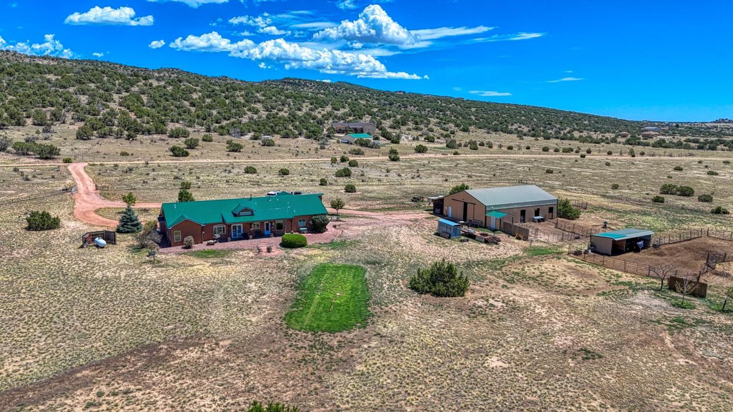 Horse Property close to town - photo 1