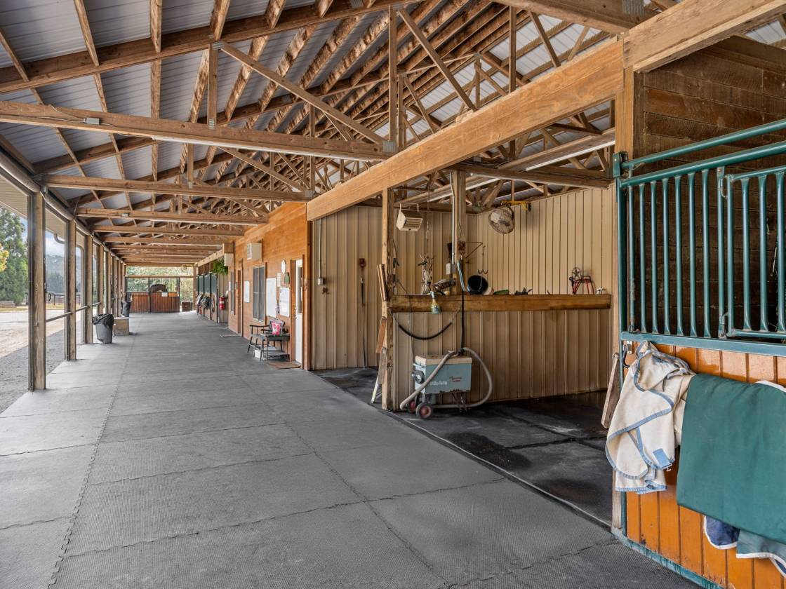 Established Training Facility Near Tryon Intl. - photo 6