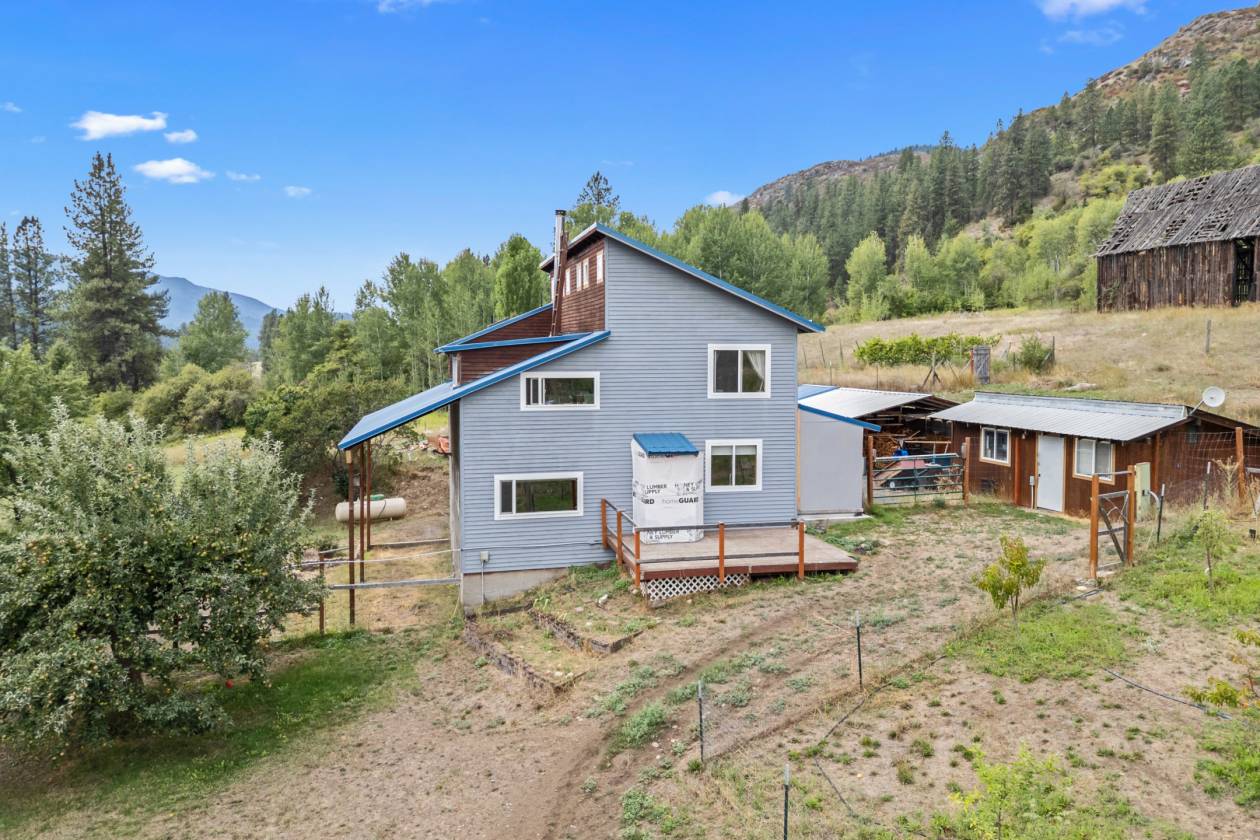 Columbia River views on 14 acres w/room for horses - photo 4