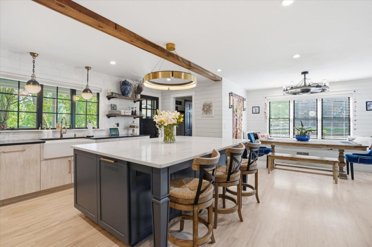Estate with Bank Barn and Large, Updated Home - photo 12