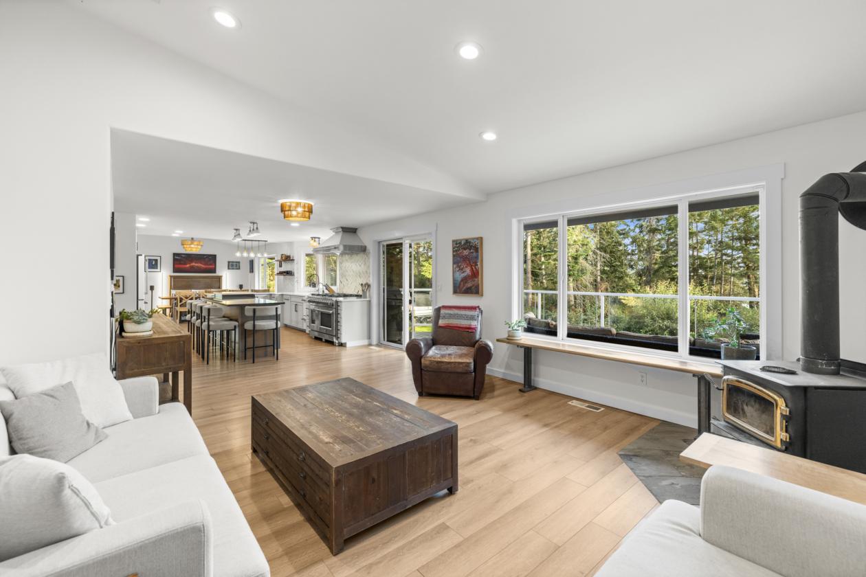 Beautifully Updated Acreage Estate - photo 13