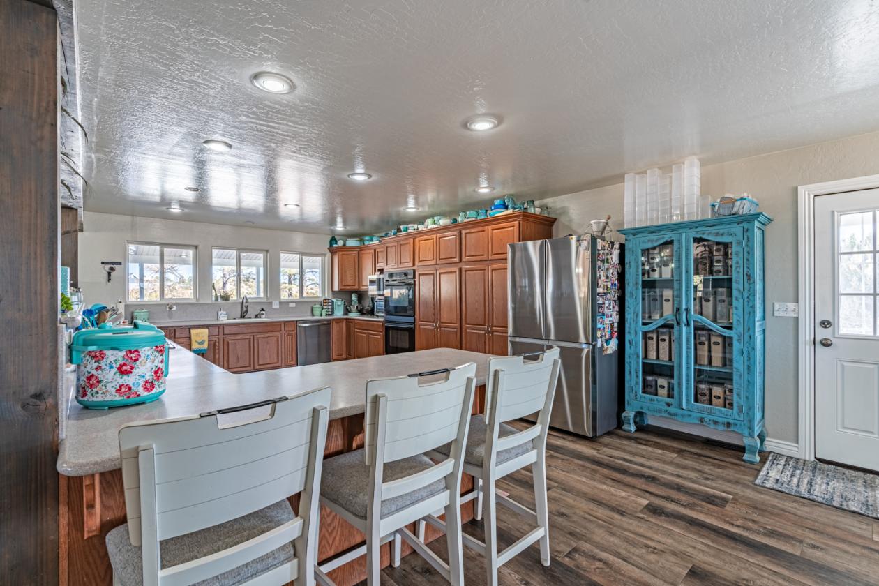 Great Self-Sustained Property with Large home - photo 7