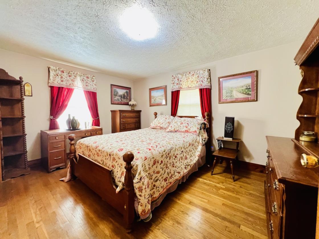 10.65 Ac. m/l with House & Workshop near Lake! - photo 17