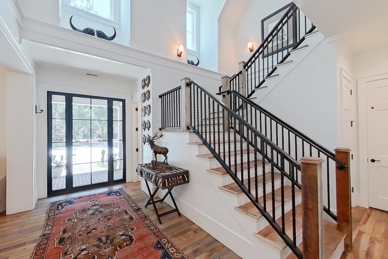 ONE-OF-A-KIND HOME IN EQUESTRIAN COMMUNITY - photo 4