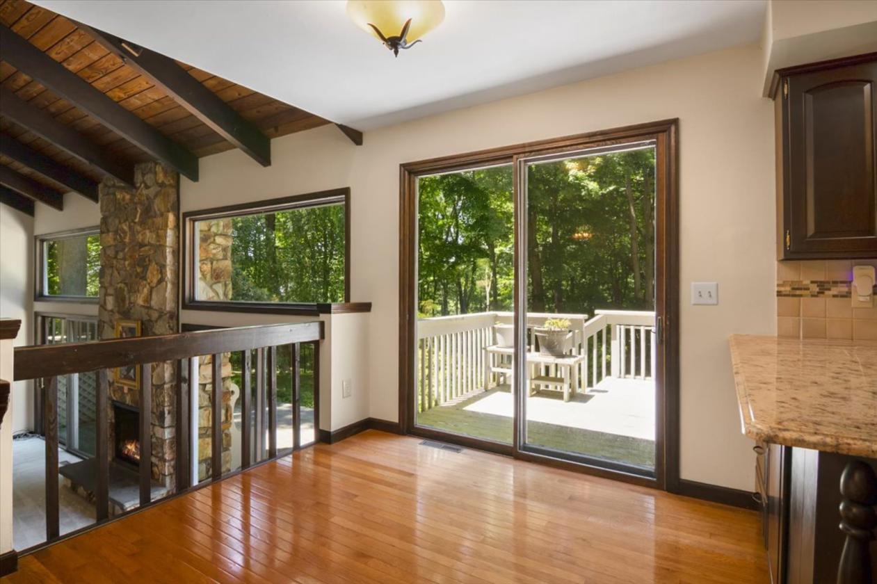 Estate home with small stable and pool - photo 11