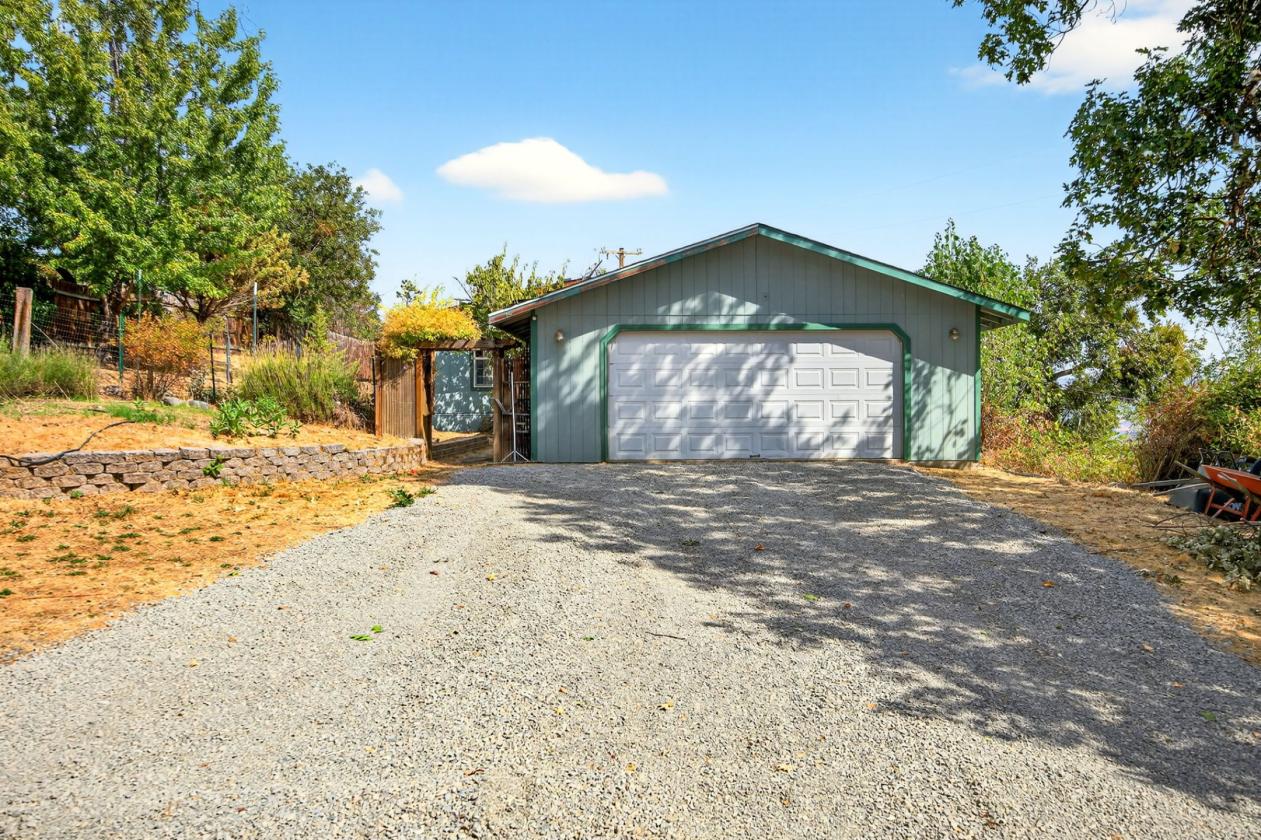 Horse property with two homes and expansive views! - photo 17