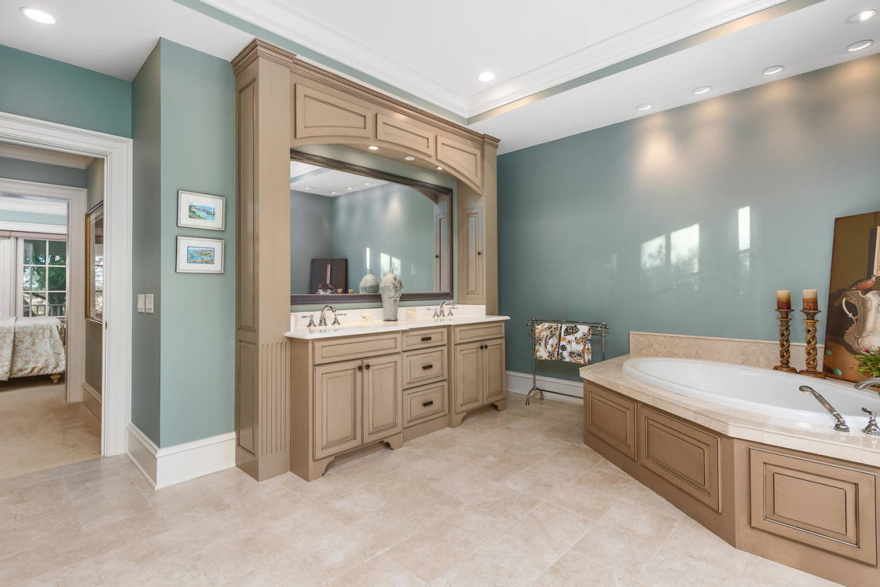 A Luxury Equestrian Waterfront Estate with Dock on a 550... Awendaw